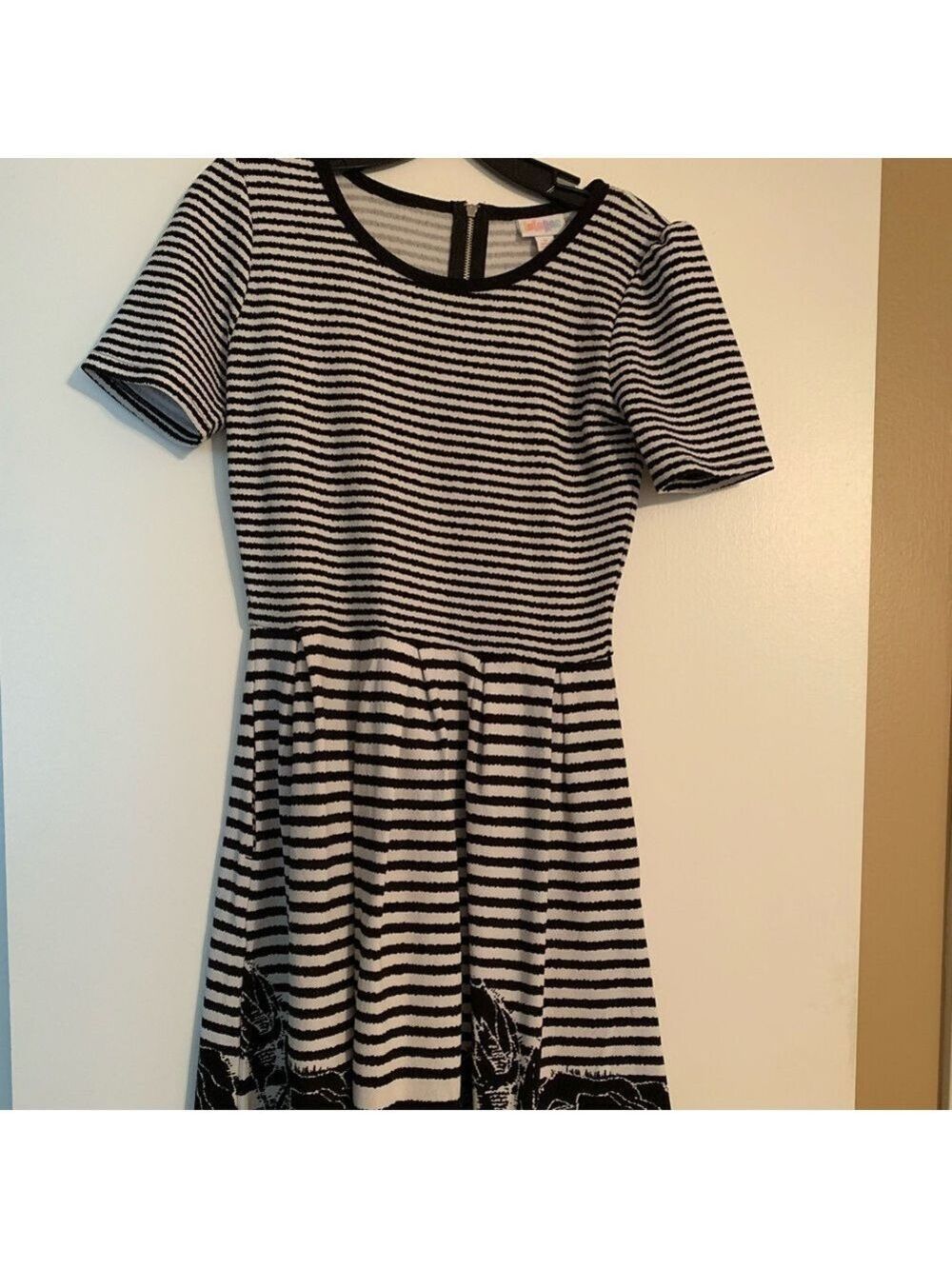 Gorgeous Black White Floral Stripe Lularoe Amelia Dress - Picture 1 of 5